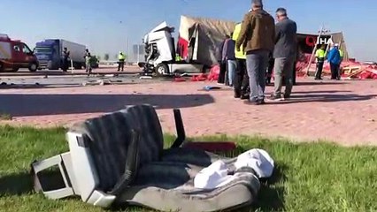 Tır ile Servis Otobüsü Çarpıştı: 1 Ölü, 24 Yaralı