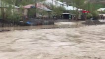 Hakkari Zap Suyu Yükseldi 4 Ev Yağışlardan Dolayı Su Altında Kaldı