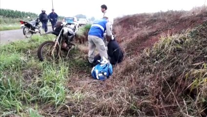 Homem sofre queda com moto na estrada de acesso a São João do Oeste