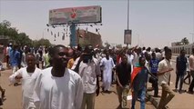 السودانيون يترقبون رد المجلس العسكري على وثيقة قوى الحرية