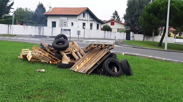 Action des pompiers grévistes d'Anglet dimanche matin