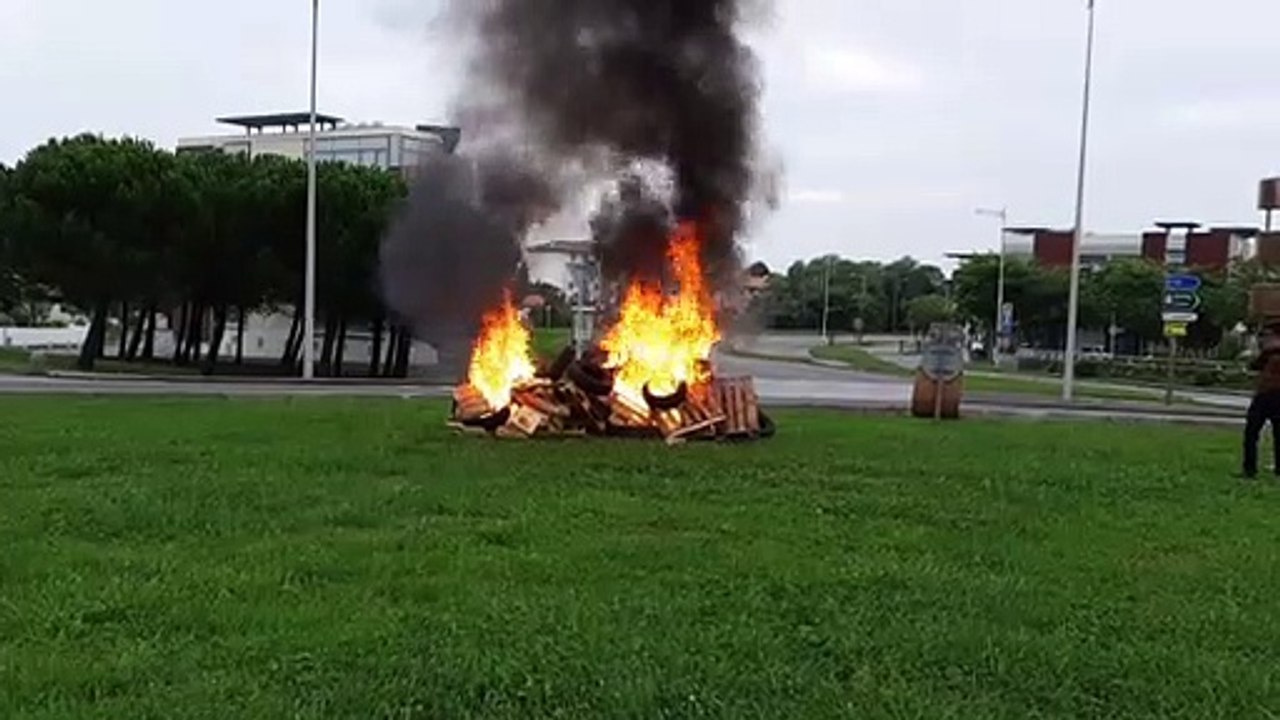 Action des pompiers grévistes à Anglet dimanche matin