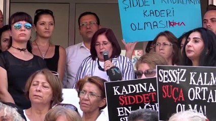 Antalya CHP'liler 'kadın cinayetlerini' protesto etti