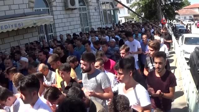 - İstanbul'da girdiği denizde boğulan 19 Yaşındaki genç toprağa verildi