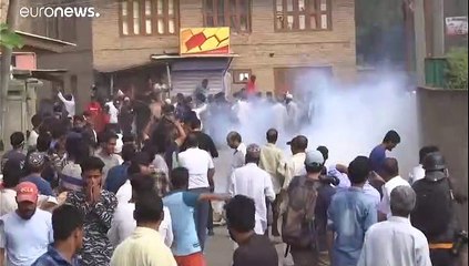 La India mantiene su férreo control policial sobre Cachemira acrecentando las protestas