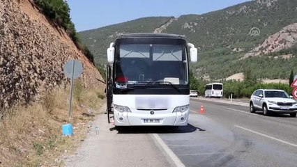 Denizli'de seyir halindeki yolcu otobüsünün motoru yandı