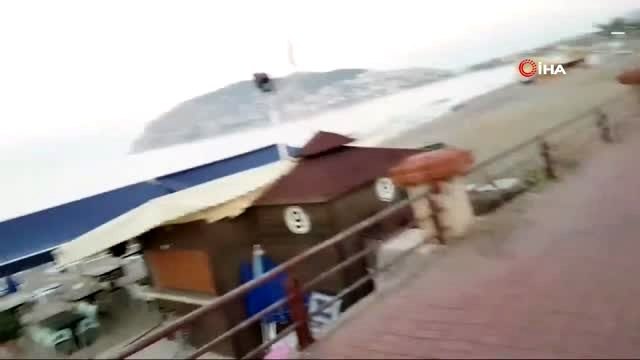 Canlı yayında turist kavgası...Türk genci ile 2'si kadın 3 Rus turist kavga etti, kavga ederken...