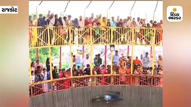 રાજકોટમાં 3 કાર, 3 બાઇક, બુલેટ, ત્રણ માળ ઉંડો કૂવો, કાર પર યુવતીના મોતના ખેલ