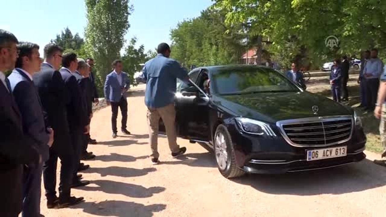 Cumhurbaşkanı Yardımcısı Oktay: "Siz, sevgi ve kardeşlik tohumları ekiyorsunuz"