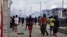 La policia francesa usa Cañones de agua y gases para parar a los manifestantes contra el G7 en Bayona