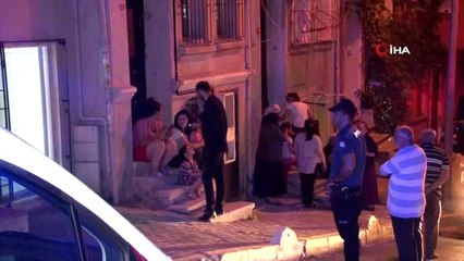 Kuşlarına yem vermeye çalıştığı sırada merdiven boşluğuna düştü