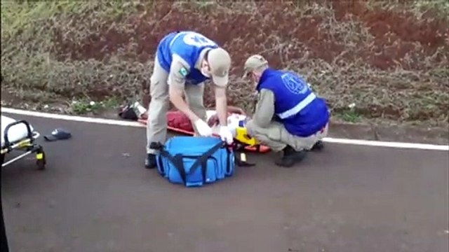 Ciclista tem lesão grave após ser atingido por carro na BR-467