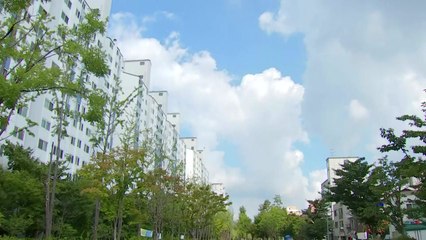 [날씨] 휴일 늦더위, 서울 30℃...곳곳 비·소나기 / YTN