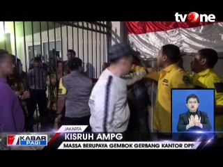Kisruh AMPG, Massa Berupaya Gembok Kantor DPP Golkar
