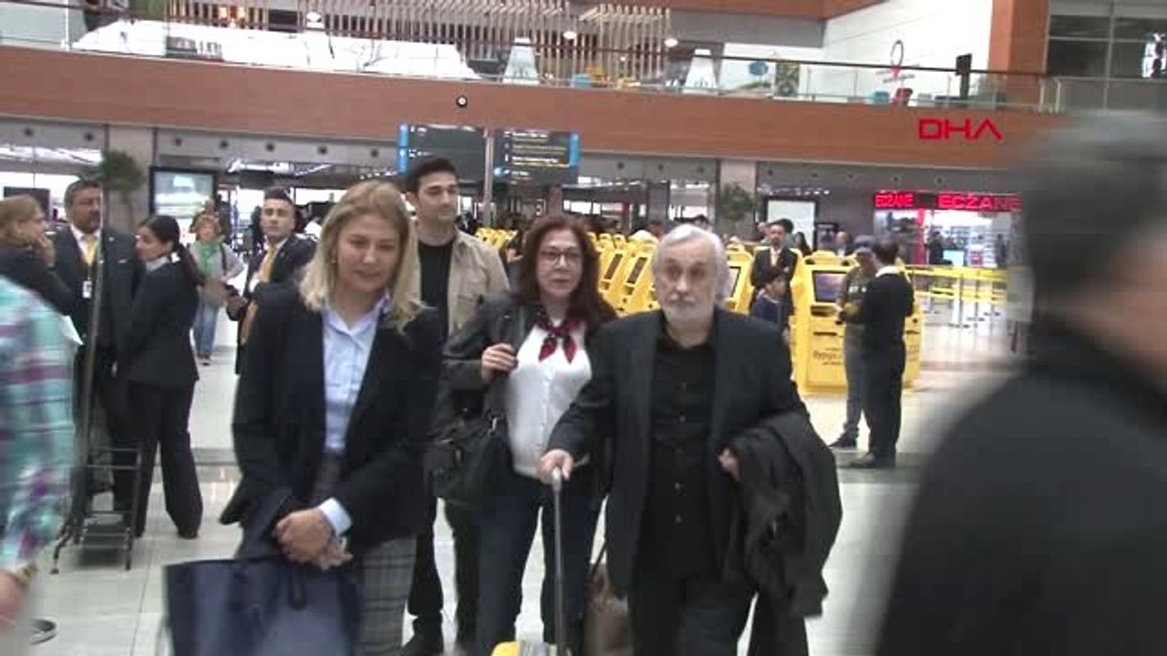 Pasaport Sorunu Çözülen Müjdat Gezen Almanya'ya Gitti