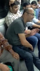 Man abusing rahul gandhi ll delhi metro latest