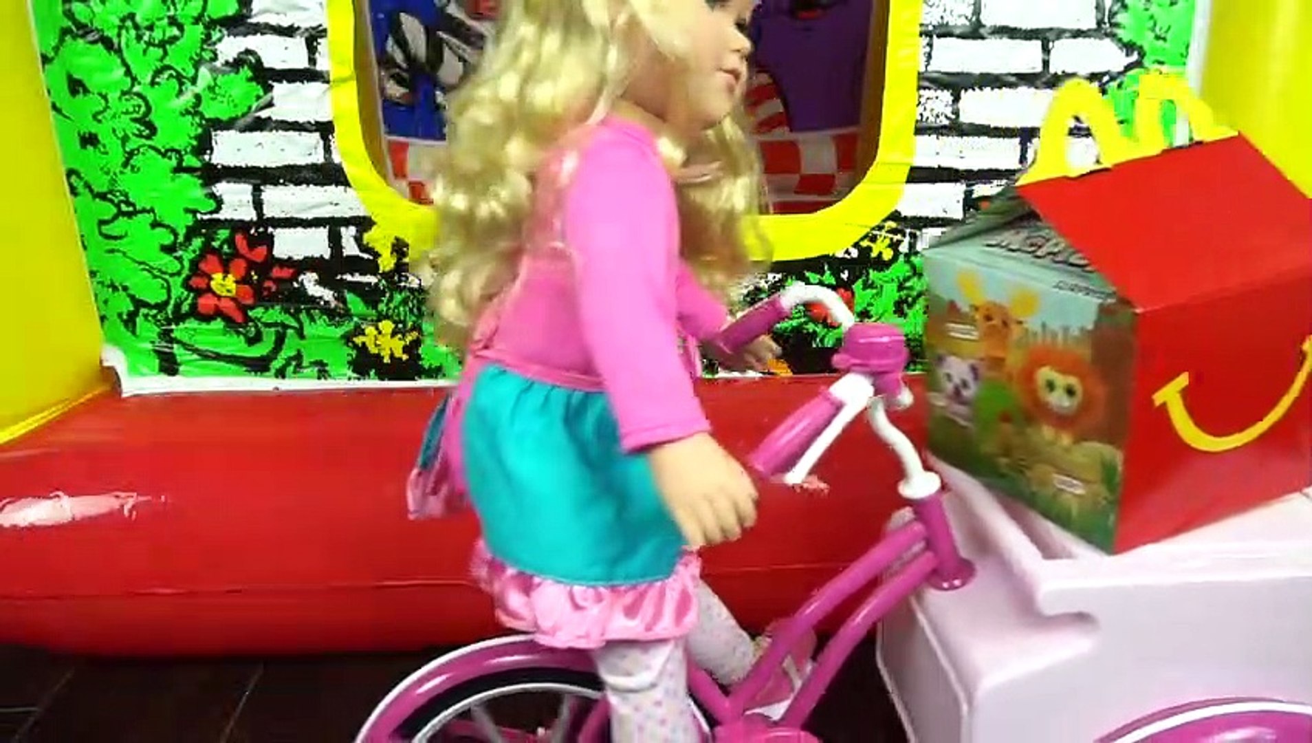 McDonald's Drive-Thru Casita Inflable Jugando con Barbie, Elsa Moana - Juguetes Titi - Vidéo Dailymotion