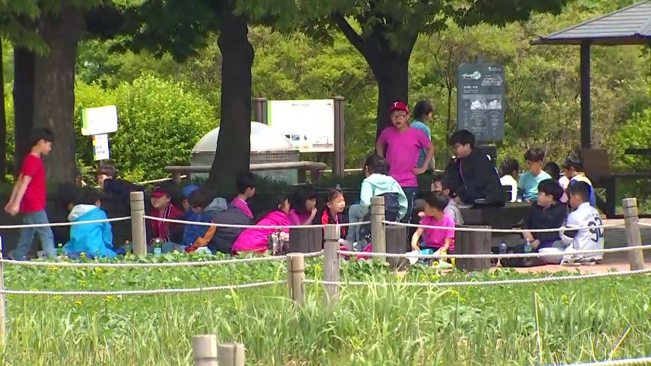 [날씨] 봄볕에 기온 '쑥', 공기 깨끗...영동 '건조경보', 강풍 / YTN