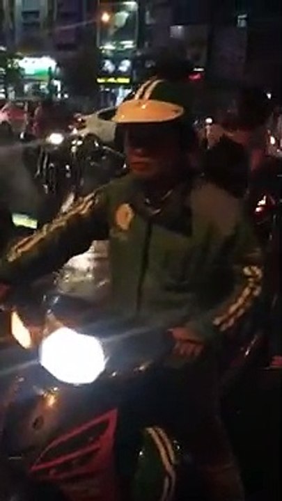 Đấm gục người khác sau va chạm giao thông, thanh niên: "Đã bảo không thích đánh nhau rồi"