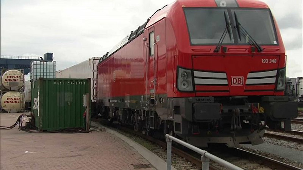 Spanische Apfelsinen und Paprika kommen per Zug