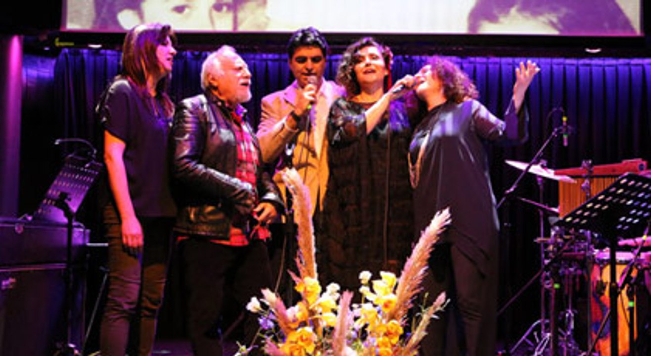 O albümü ilk kez sahnede seslendirdi