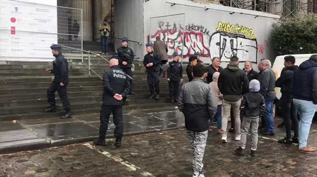 Des Gitans manifestent devant le palais de justice de Bruxelles