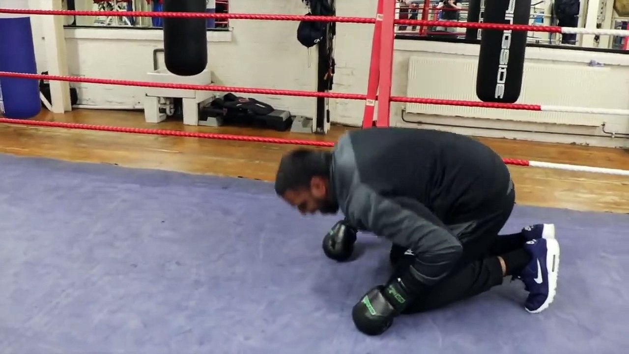 DILLIAN WHYTE FLOORS KUGAN CASSIUS WITH BRUTAL BODY SHOT IN SPARRING SESSION /  CASSIUS v WHYTE