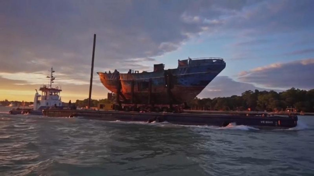 Ist ein Flüchtlingskahn Kunst?