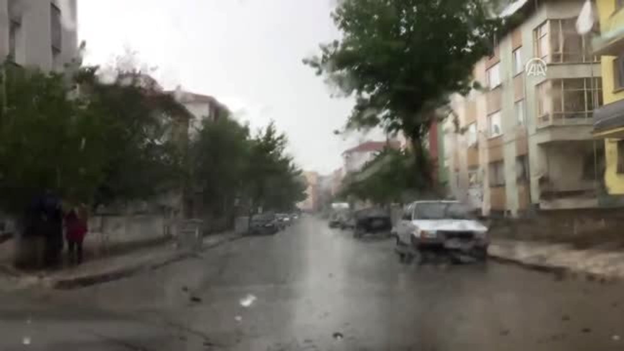 Çorum'da Şiddetli Yağış Hayatı Olumsuz Etkiledi