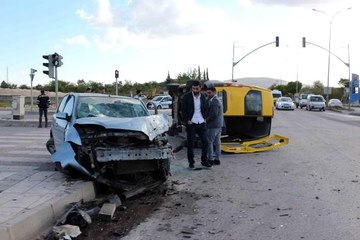 Otomobil ile İşleri Taşıyan Minibüs Çarpıştı! Çok Sayıda Yaralı Var