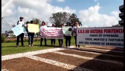 Protesto é realizado contra supostos maus tratos a presos da PEC