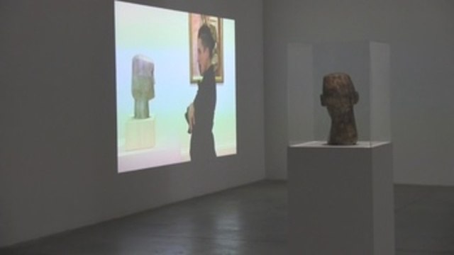 Artistas españoles perforan y vacían el espacio físico en la Bienal de Arte de Venecia