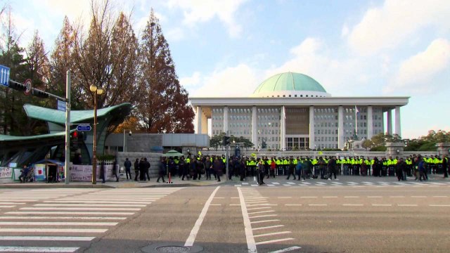 靑, 국회 등 성역없애야 ...집시법 11조 폐지 촉구 / YTN