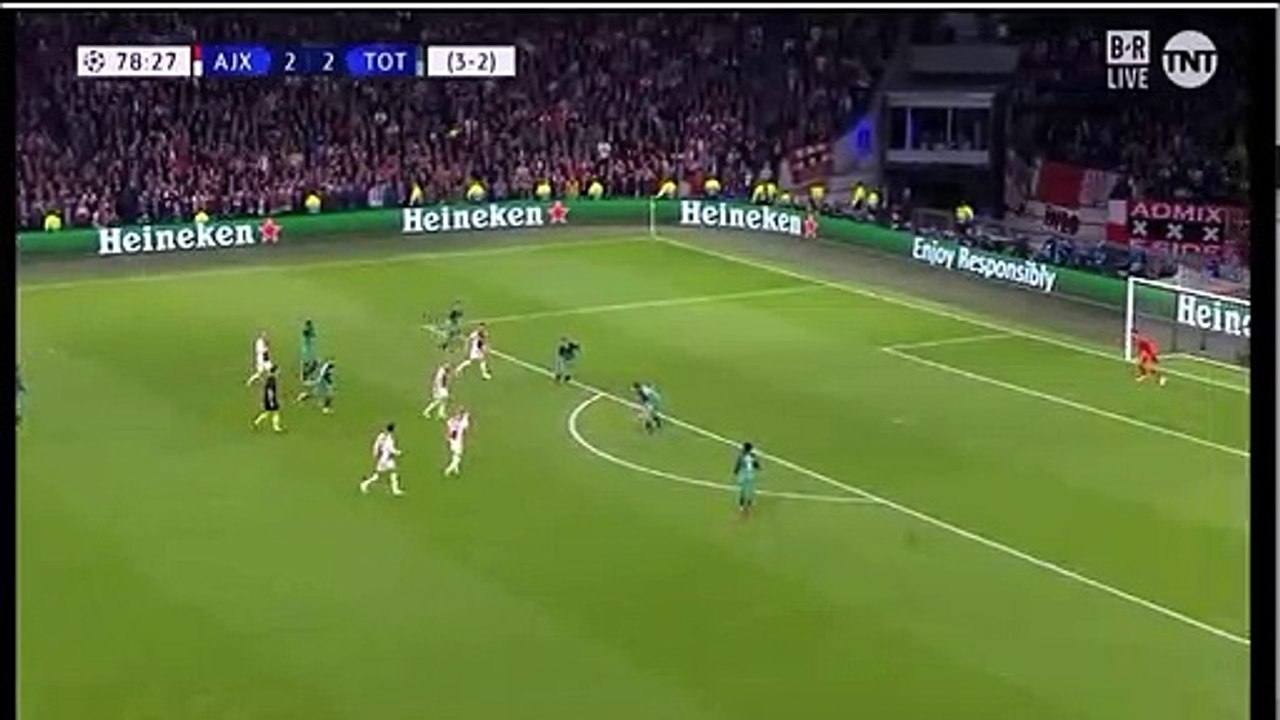 Ziyech hits the post against Tottenham!