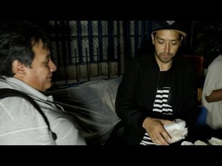 Otra batalla muy dura se vive afuera de los Hospitales