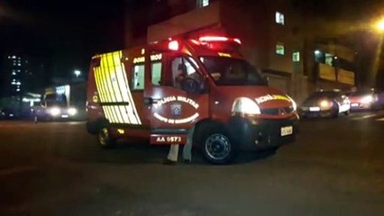 Ciclista fica ferido após colisão com caminhonete no Centro