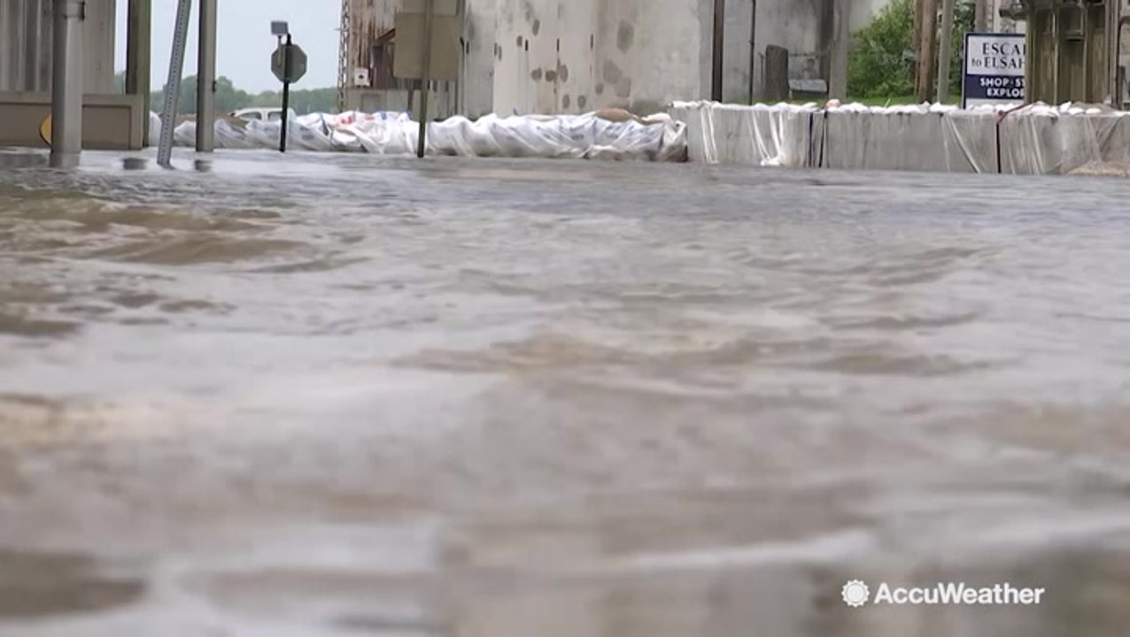 Mississippi River flooding receding