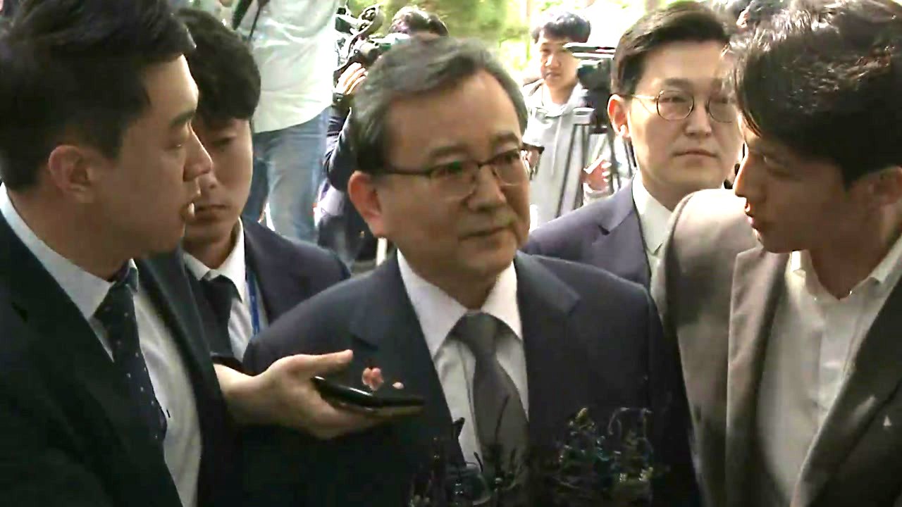 [현장영상] 김학의, 검찰 수사단 출석...'뇌물·성범죄' 피의자 신분 / YTN