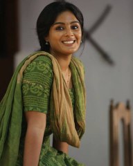 താരജാഡയില്ലാതെ സംയുക്ത, വൈറലായി വീഡിയോ