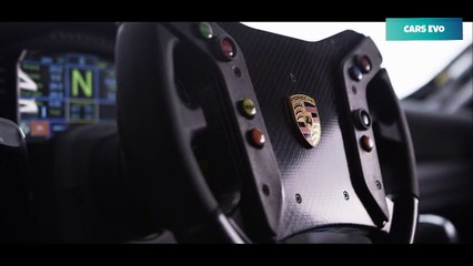 2019 Porsche 935 - High-Performance Race Car