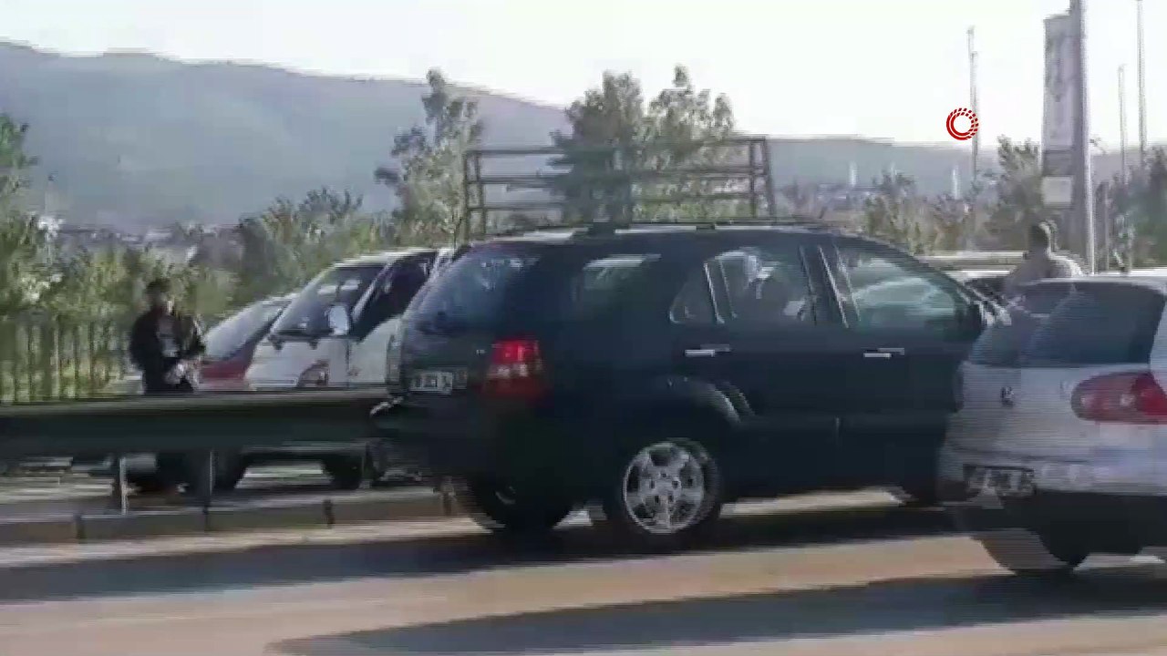 Bursa'da hatalı sollama kavgası kamerada