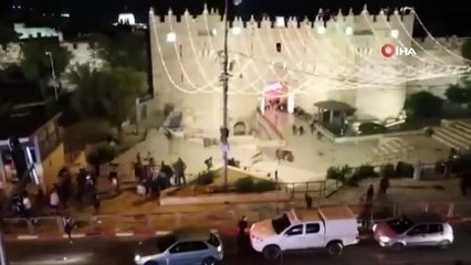 İsrail askerleri Mescid-i Aksa’da teravih namazı kılanlara saldırdı