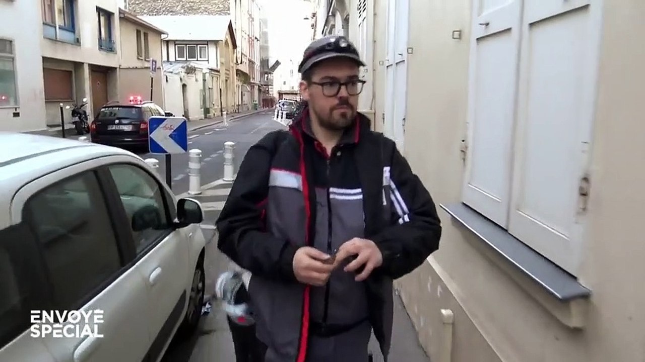 Pourquoi les ascenseurs des HLM sont-ils toujours en panne ? Un technicien a montré à "Envoyé spécial" les coulisses de la maintenance