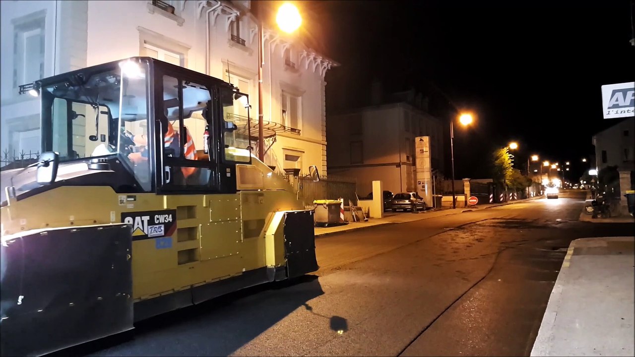 Dernière phase de travaux rue du Général-Leclerc à Remiremont avec la pose d'enrobés