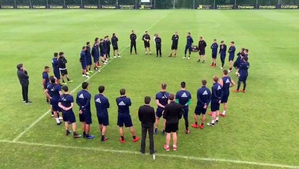La Charla de Cervera Antes de Comenzar el Entrenamiento del Cádiz
