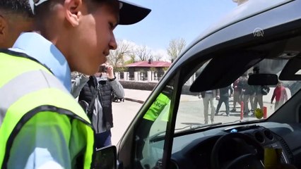 Öğrencilerden yaya öncelikli trafik uygulamasına 'üniformalı' destek - AĞRI