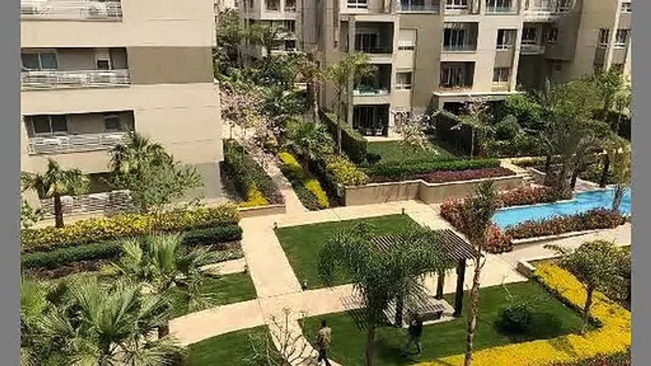 بنتهاوس كورنر مميز يطل على البحيرات للبيع فى بارك فيو