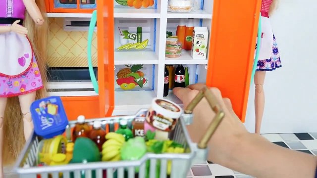 New Barbie doll Kitchen unboxing دمية باربي جديدة المطبخ Nova Barbie boneca Cozinha | Karla D.