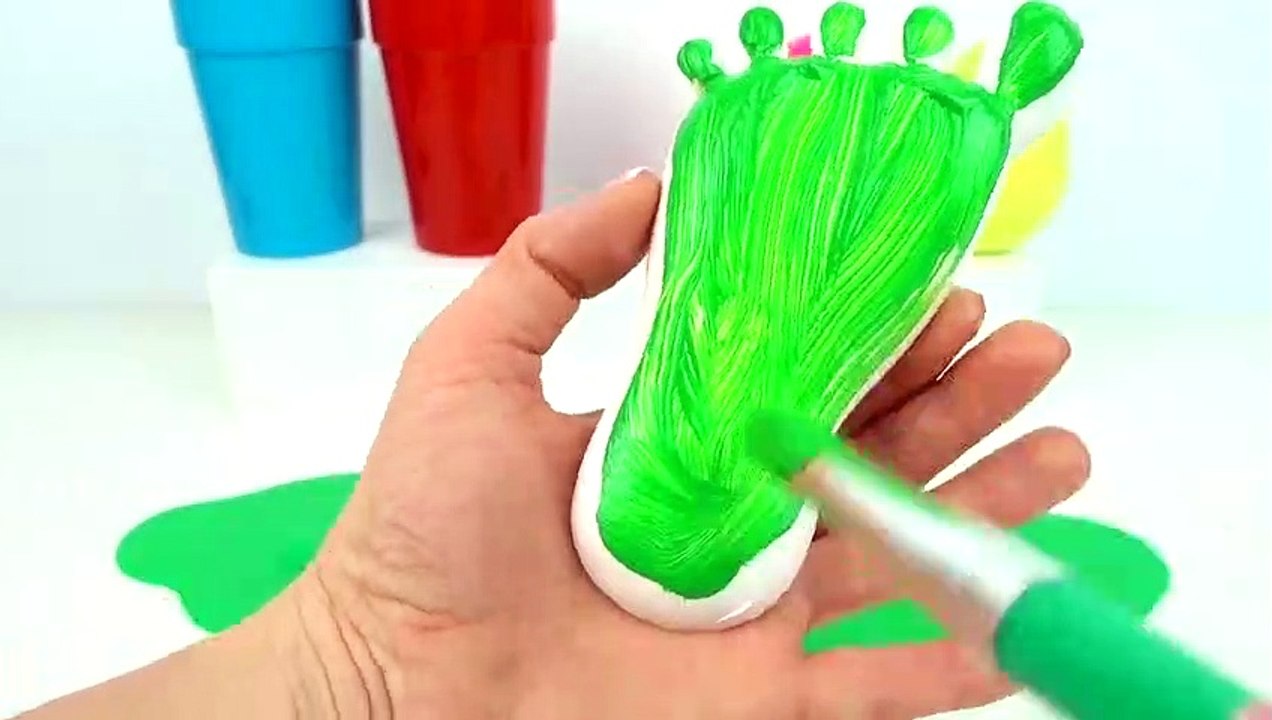 Learn Colors with Pj Masks Surprise Eggs and Feet Painting