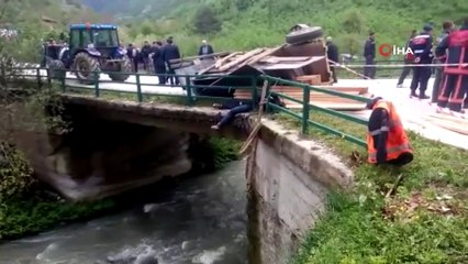 Traktör devrildi: 1 ölü, 2 yaralı